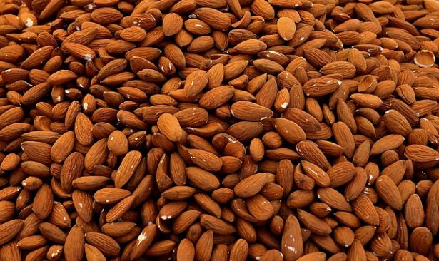 aliments-lutter-acne-amandes