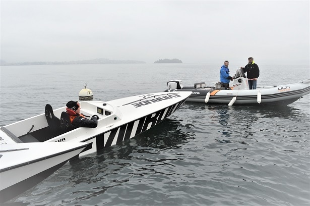 Rencontre entre Hors-board Nitra et un zodiac sur le lac Majeur