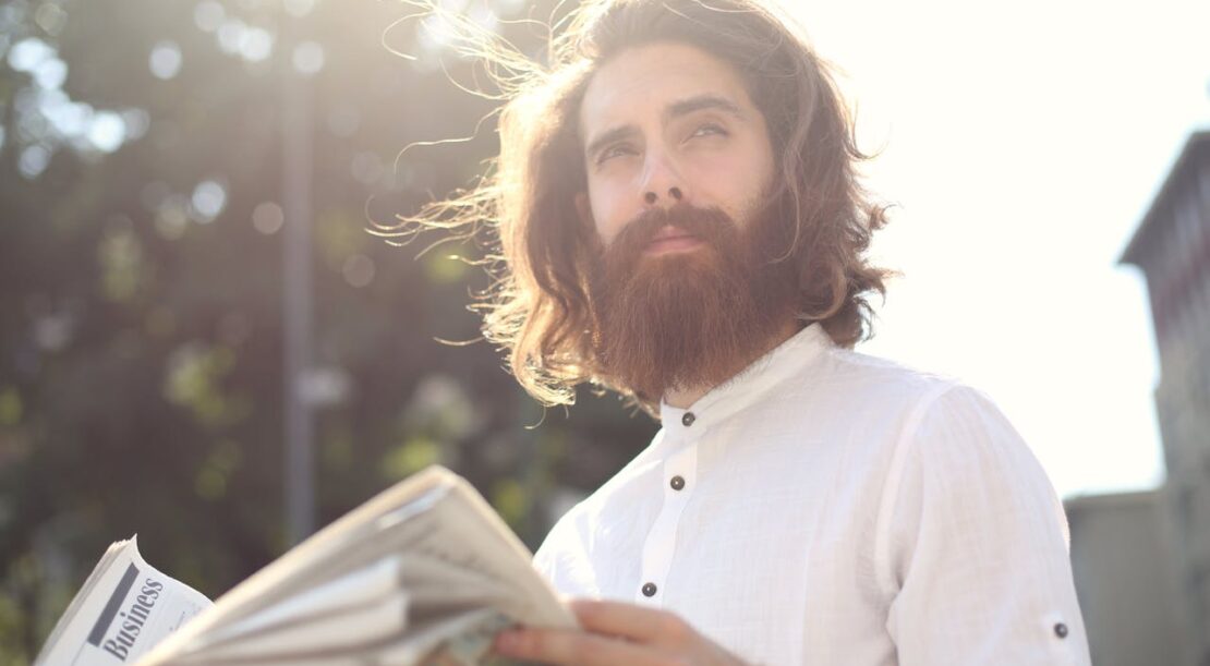 10 conseils pour hommes qui se laissent pousser les cheveux