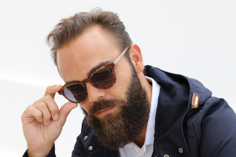 J'aime le mélange des matériaux de ces lunettes Rezin