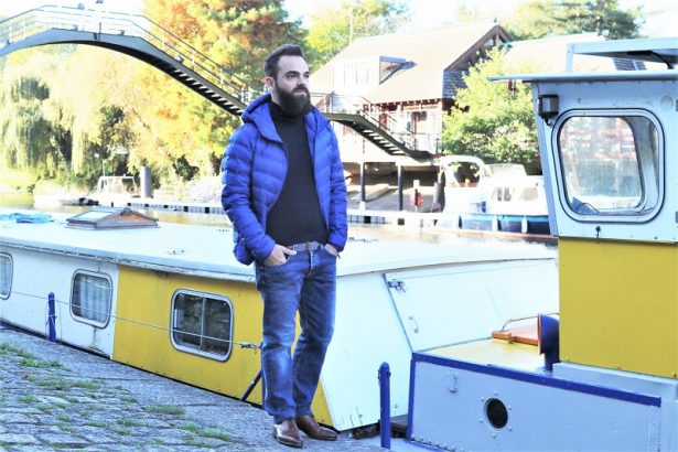 Total look Uniqlo : doudoune 79.90€, plus col roulé mérinos 34.90€, jean 39.90€