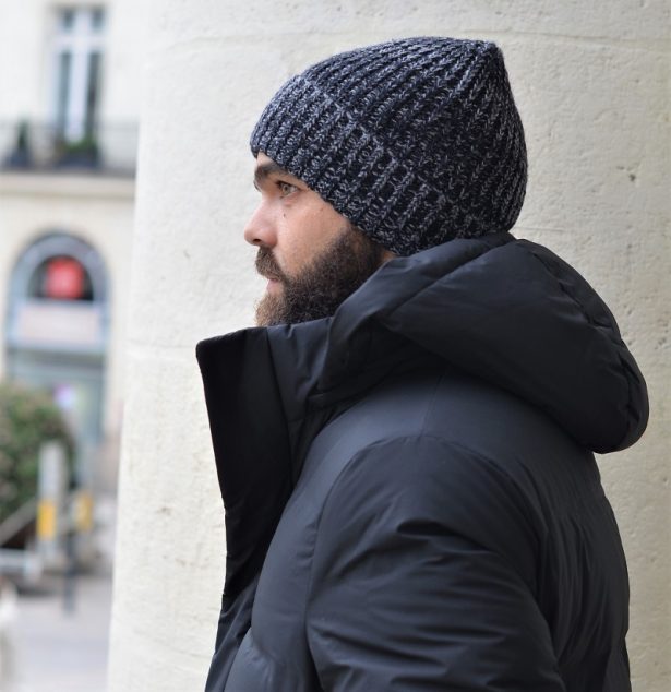 Parka noire, simple, élégante et chaude + sa capuche sobre et chic