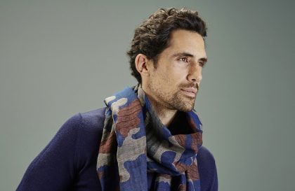 AV08 Paris propose de beaux chèches pour homme