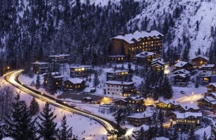 Légende : Les chalets de Courchevel attirent une clientèle internationale et fortunée
