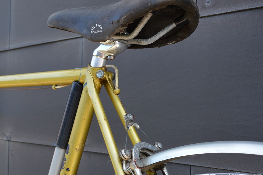 Selle De Vélo De Course Vintage En Cuir Marron + Tige De Selle (occasion)