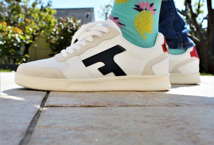 BASKETS EN CUIR & POLYESTER RECYCLÉ CREME & MARINE