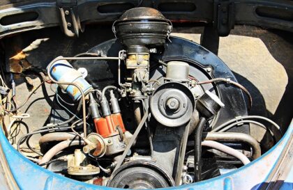 Quelle est la différence entre une courroie et un kit de distribution ?