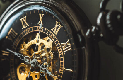 Comment remonter une montre à gousset vintage ?