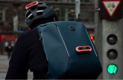 Sac à dos imperméable avec éclairage connecté pour les citadins