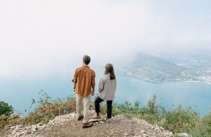 REborn vend des chaussures en marque propre ainsi que des chaussures de marques