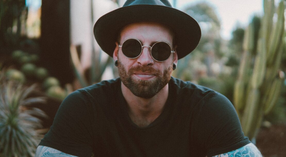 Lunettes de soleil pour hommes : Les 3 tendances incontournables pour un été stylé !