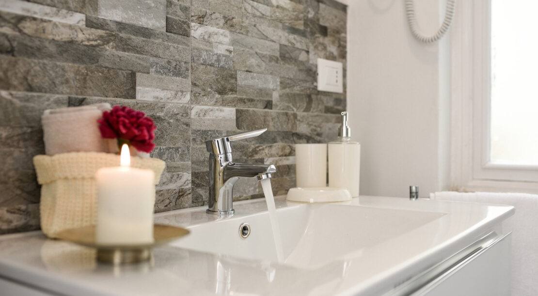 Comment bien choisir sa crédence de salle de bain ?