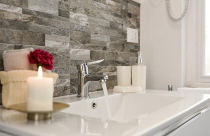 Comment bien choisir sa crédence de salle de bain ?