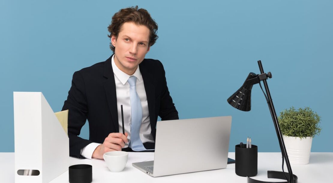 La pression sociétale pour gagner et maintenir un certain mode de vie