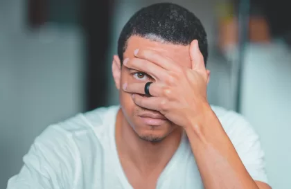 Comment porter des bijoux pour homme sans en faire trop ?