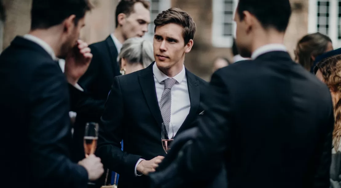 Quelle tenue choisir pour un homme invité à un mariage ?
