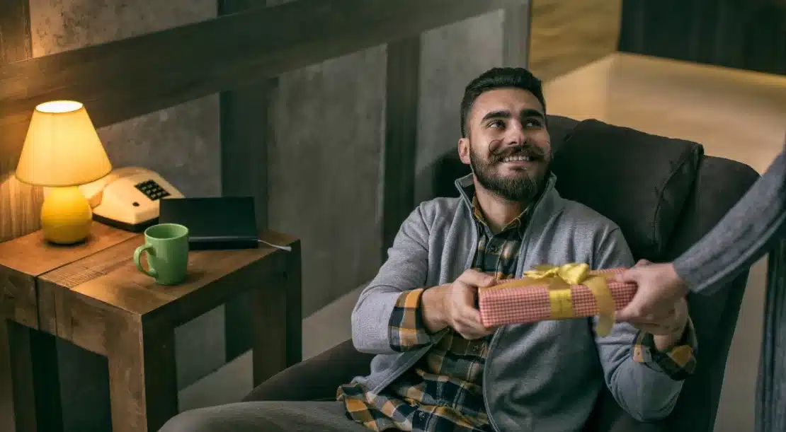 Les box cadeaux pour homme : le cadeau malin, personnalisable et tendance