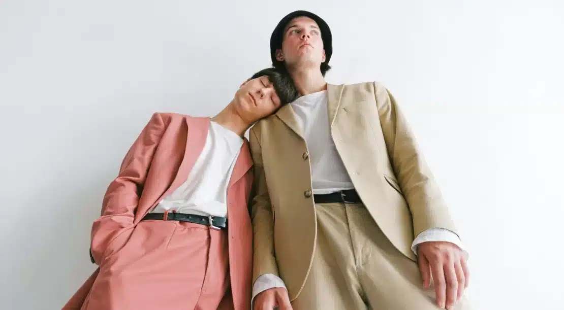 Comment rester chic et élégant avec un costume cet été