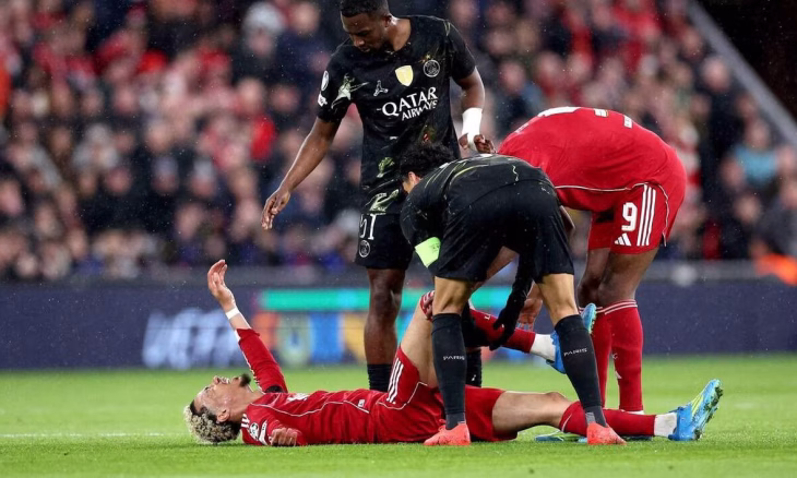 blessure hugo ekitike