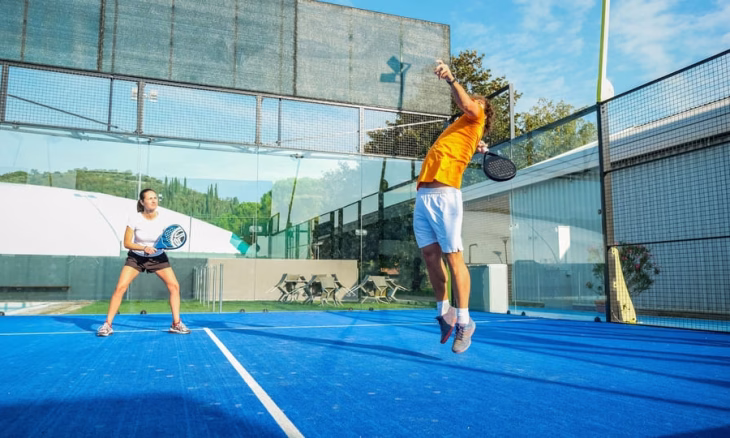 Pourquoi le padel devient-il aussi viral