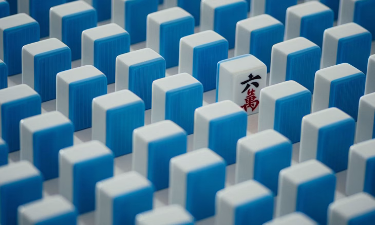 Que représentent les tuiles blanches au Mahjong ?