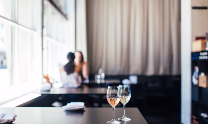 Comment apprendre à déguster un vin sans se perdre dans le jargon ?