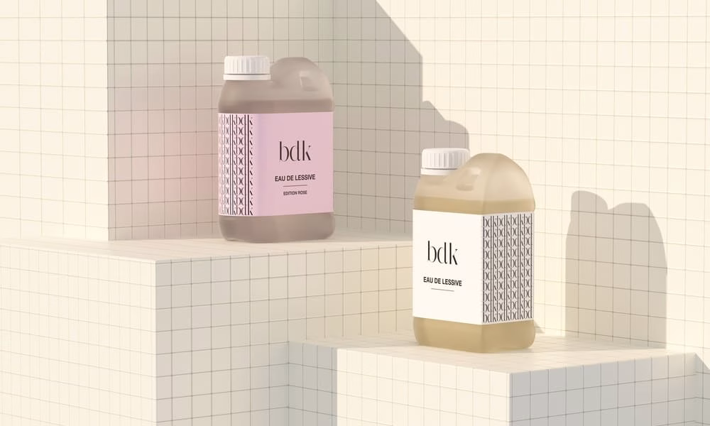 Fraîcheur fruitée de l’Édition Rose ou esprit Cologne de l’originale : deux façons de glisser le chic parisien dans son panier à linge.